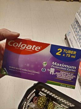 Colgate maximum indeholder Saccharin