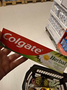 Colgate herbal indeholder Saccharin